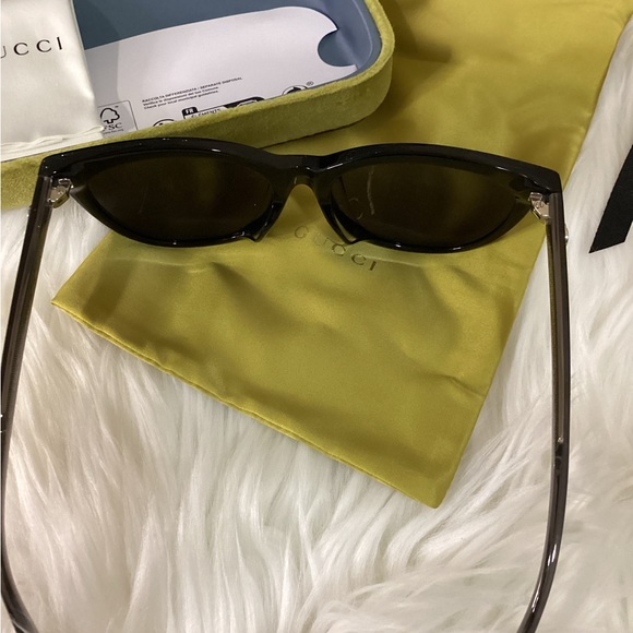 Authentic Gucci sunglasses - Picture 7 of 11